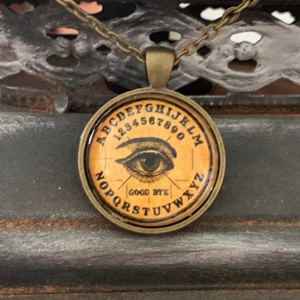 🎃 Ouija board necklace